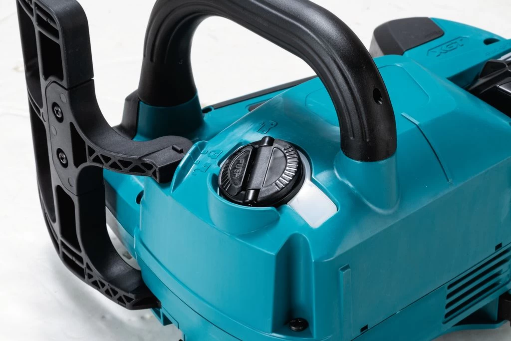 Makita UC300GZ XGT 40V Max Li-Ion Accu Kettingzaag Body - 30cm 4 Makita UC300GZ XGT 40V Max Li-Ion Accu Kettingzaag Body - 30cm - Afbeelding 2