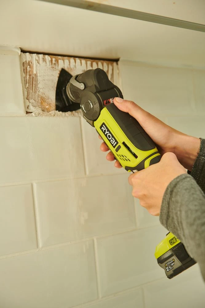 Ryobi R18MT-0 ONE+ 18V Li-Ion Accu Multitool Body Incl. Accessoires - 5133002466 5 Ryobi R18MT-0 ONE+ 18V Li-Ion Accu Multitool Body Incl. Accessoires - 5133002466 - Afbeelding 3